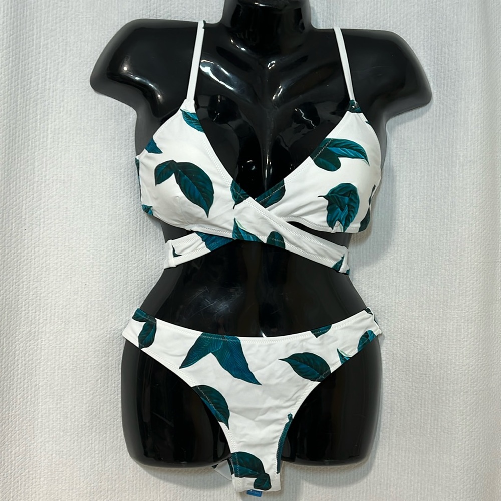 CUPSHE Court And Spark Fresh Leaves Bikini Set size Medium